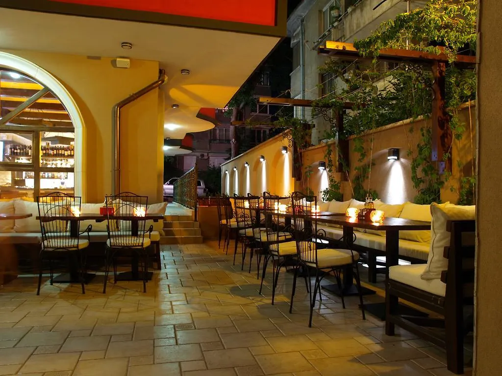 Семеен Хотел Опера Burgas Hotel